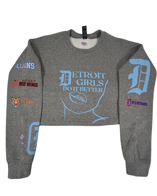 “DETROIT GIRLS DO IT BETTER” D TEAMS CREWNECK IN HEATHER GRAY